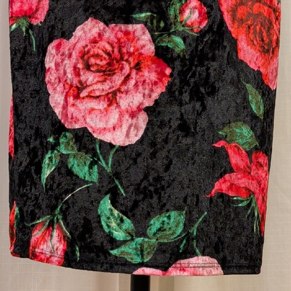 Floral Crushed Velvet Party Dress - Stretchy - Picture 4 of 8
